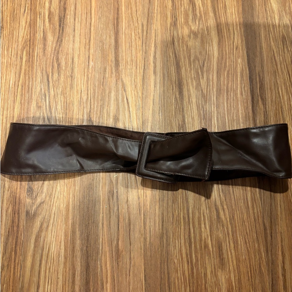 Vintage Y2K Brown Faux Leather Belt
